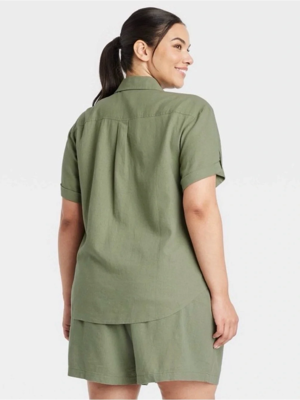 NWT Women’s short sleeve linen front button-down shirt - ava & viv - Picture 2 of 6